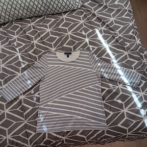 Karen Scott Gray and White Casual Top Size L